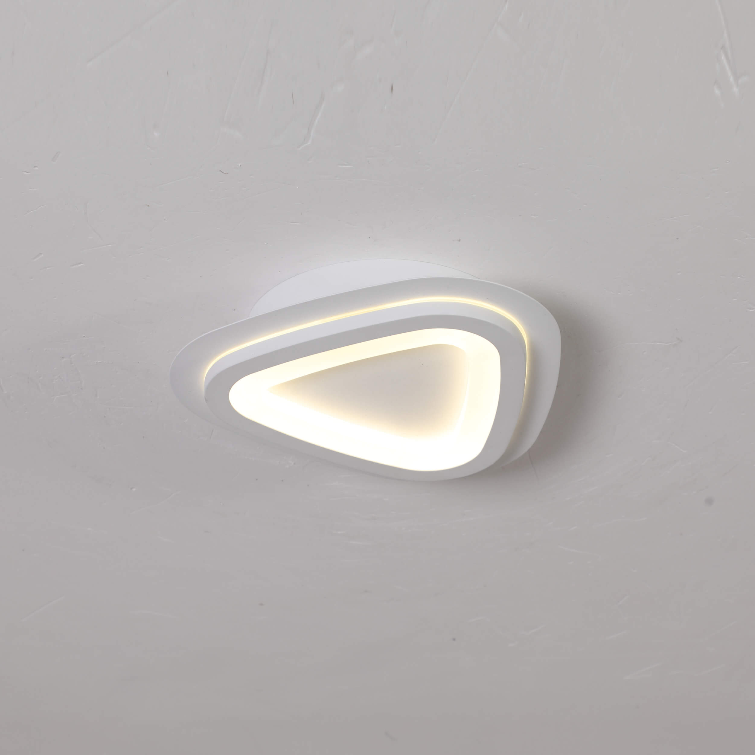 Lámpara de techo LED acrílica blanca triangular de 8W 24W 32W 42W para sala de estar, pasillo, regulable de 3000K a 6000K