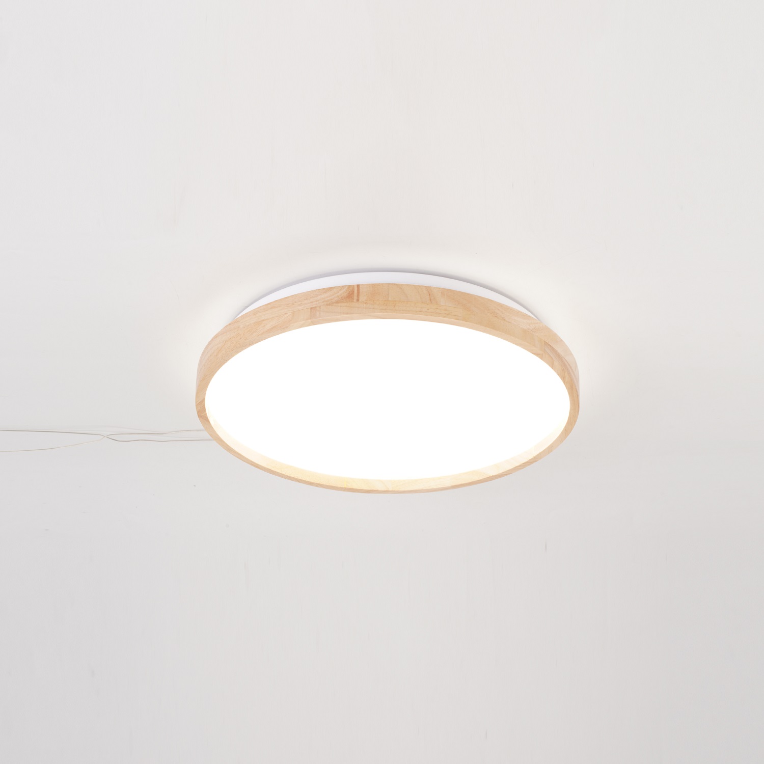 Luces de techo hechas de madera