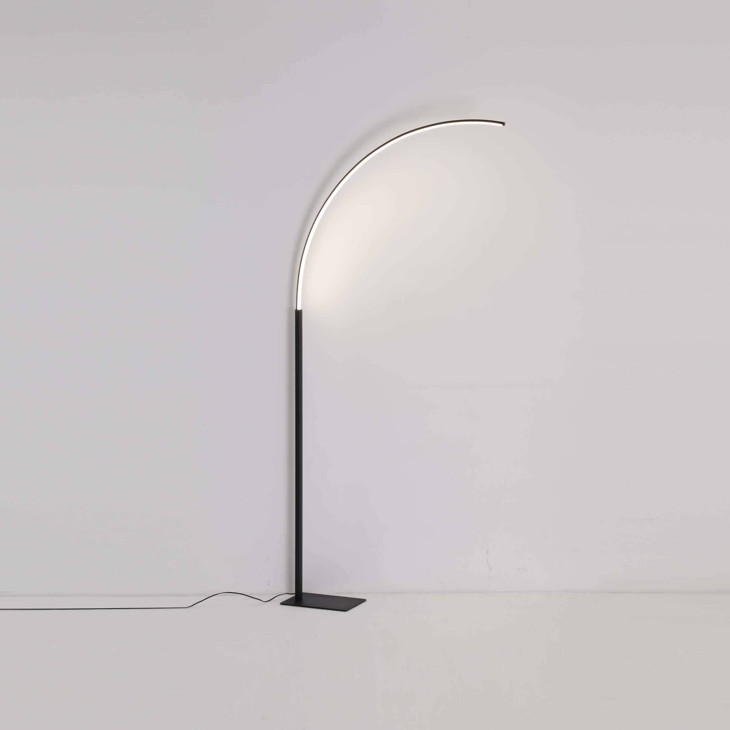 Lámparas de pie LED modernas y elegantes