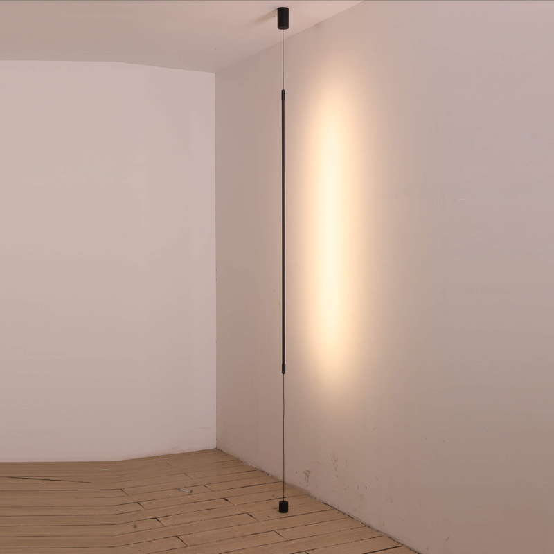 Aplique de pared con tira de metal negro