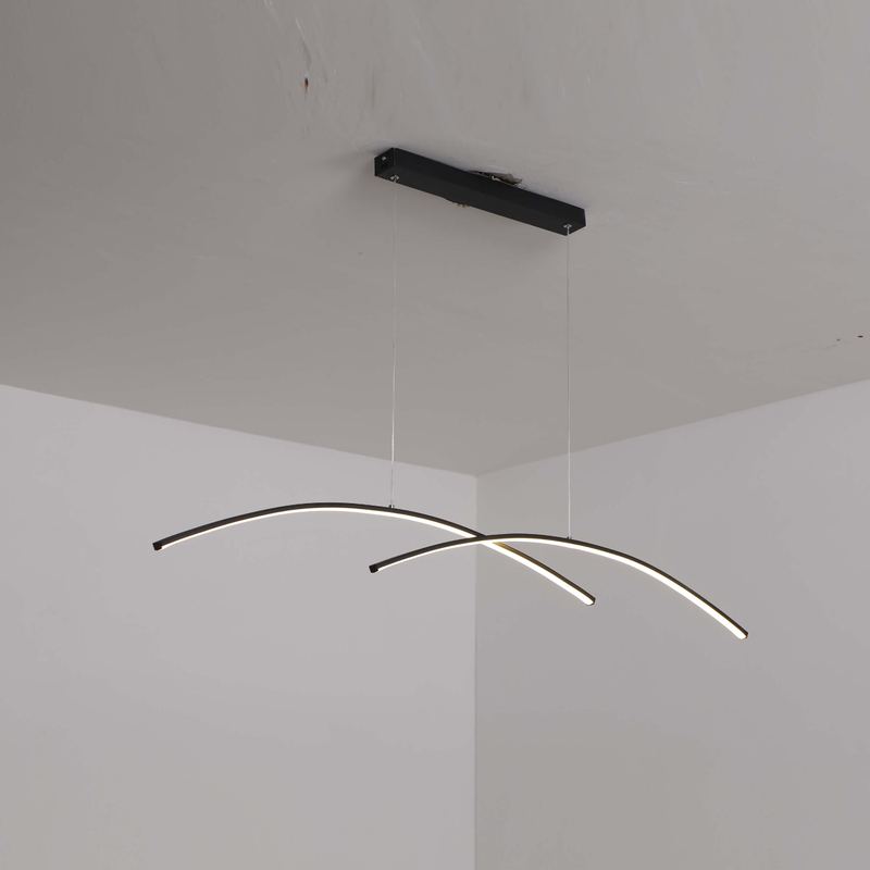Lámpara colgante LED con tiras retorcidas